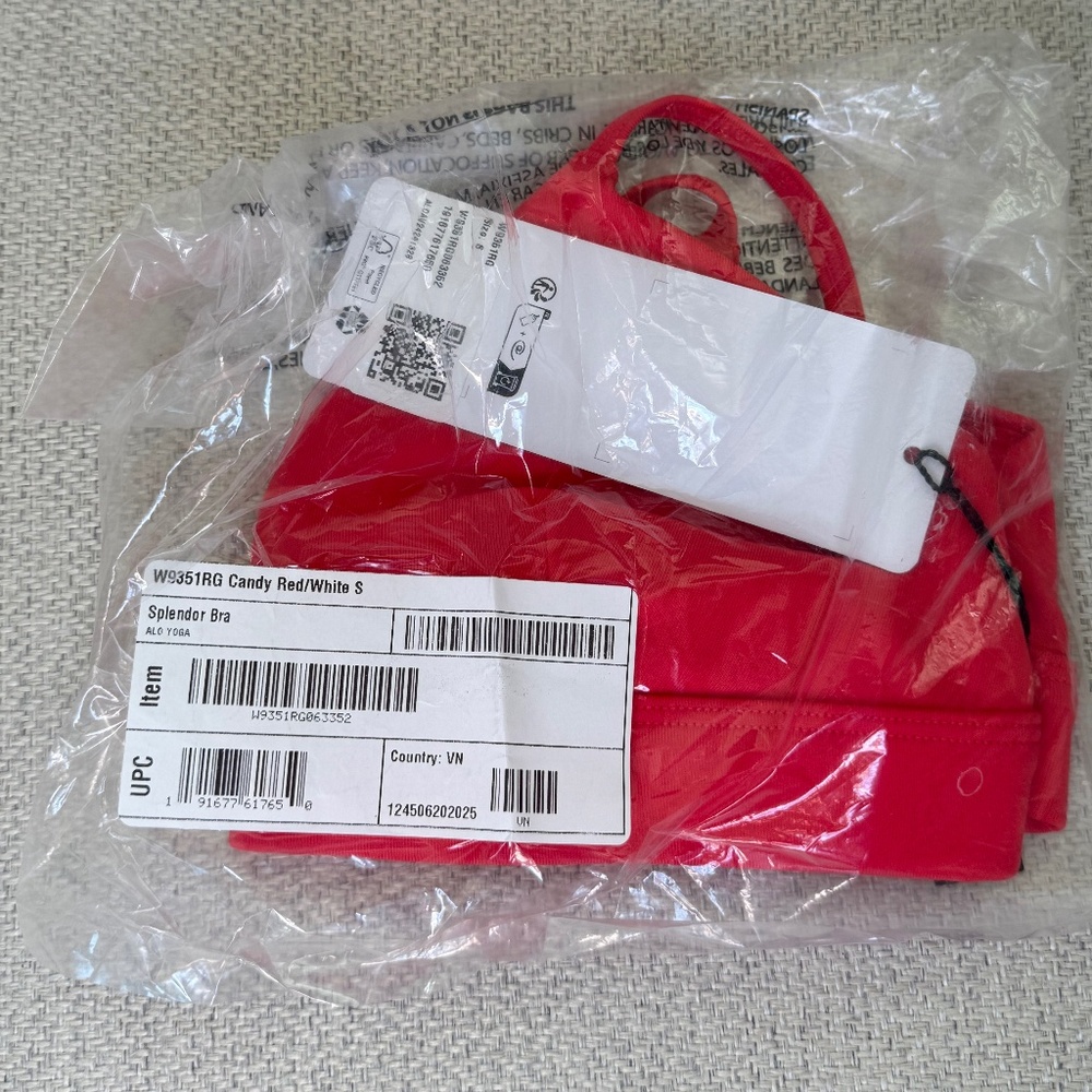 NWT Alo Yoga Splendor Bra Candy Red Size Small